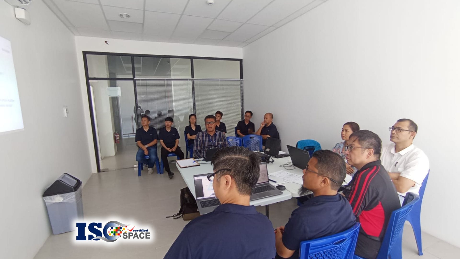 Kontraktor harus bisa membedakan ISO vs SNI: Sahabat atau Saingan? Cek Dulu Sebelum Pilih! ( ISOSPACE.ID akan menejelaskannya untuk Anda )