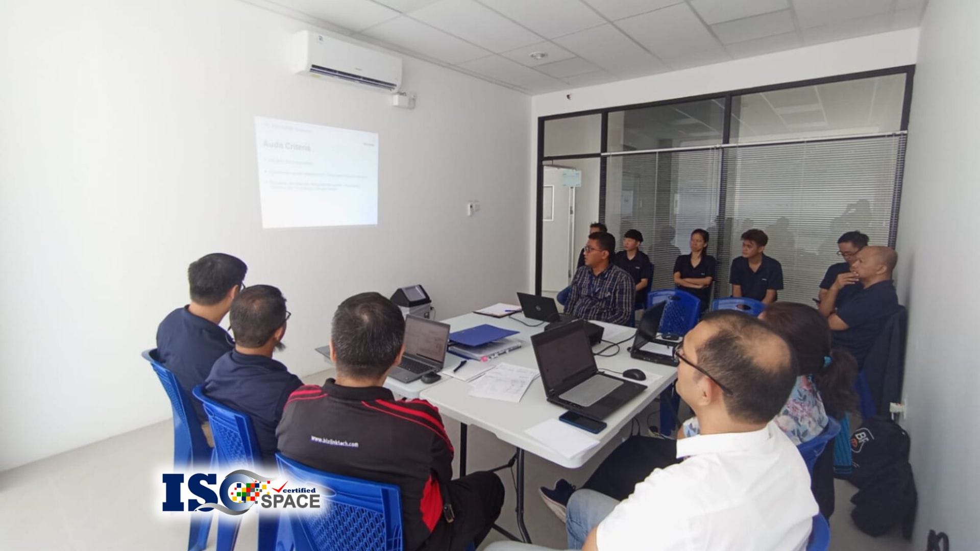 ISO 14001 dan Dampaknya Terhadap Keberlanjutan Bisnis: Sebuah Pendekatan dengan Prinsip Tata, Taat, dan Tracking oleh ISOSPACE.ID